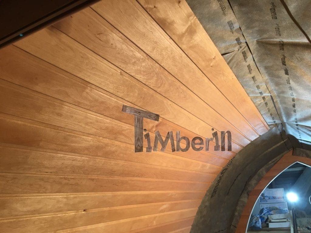 Il Rivestimento Interno In Pioppo O Tiglio Per Supportare Lo Strato Isolante.
