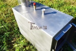 Stufa a legna esterna TimberIN Nordic External in acciaio inox con porta in vetro, in giardino