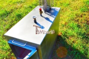 Stufa a legna esterna TimberIN Nordic External in acciaio inox con porta in vetro, in giardino