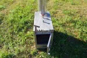 Stufa a legna esterna TimberIN Nordic External in acciaio inox con porta in vetro, in giardino
