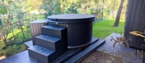 Coperchio isolato in pelle TimberIN su una vasca idromassaggio con riscaldamento elettrico