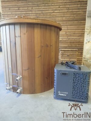 Vasca per bagno freddo TimberIN in termolegno con bordo in legno, ripresa dall'alto