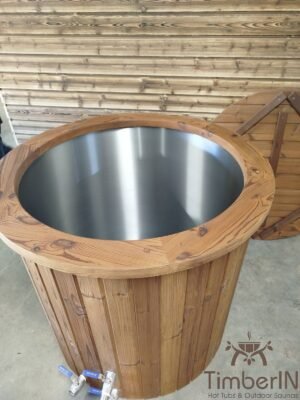 Vasca per bagno freddo TimberIN in termolegno, particolare del rivestimento in legno