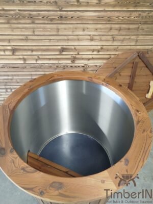 Vasca per bagno freddo TimberIN in termolegno, dettaglio dei raccordi idraulici