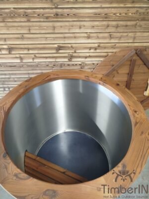 Vasca per bagno freddo TimberIN in termolegno con vasca in acciaio inox, ripresa laterale