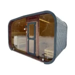 TimberIN Nordic Horizon™ – sauna da giardino con spogliatoio, su sfondo bianco