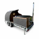 TimberIN Nordic Mobile Sauna Pod e vasca idromassaggio su rimorchio, vista su sfondo bianco